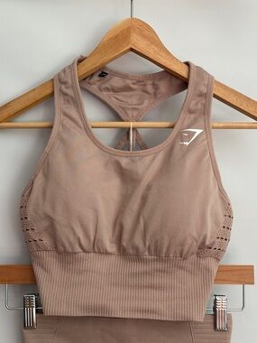 Gymshark Energy Seamless Crop Top (S) in Taupe